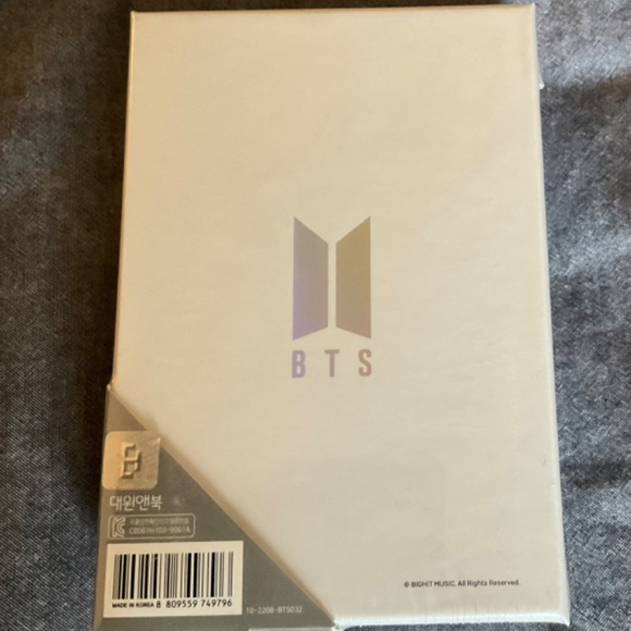 Brand New in packaging, BTS V puzzle and frame. Collector’s item. - Picture 2 of 3